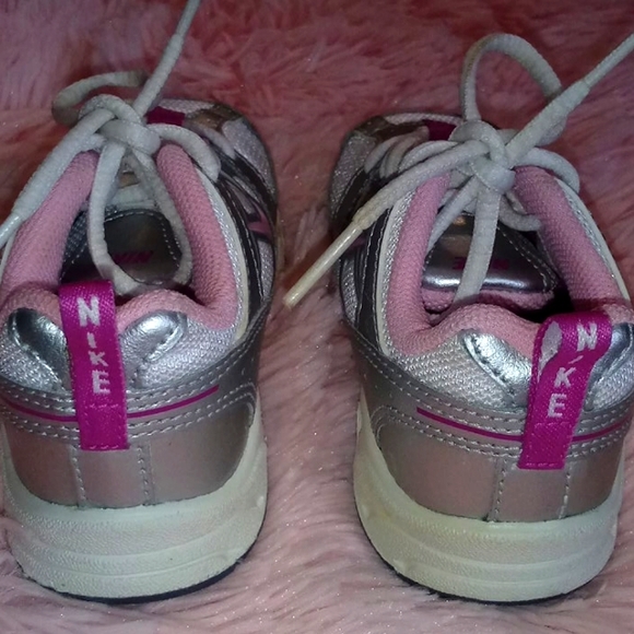 Kids' Nike Shoes - Picture 5 of 7